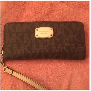 Michael Kors Jet Set Travel Continental Wallet